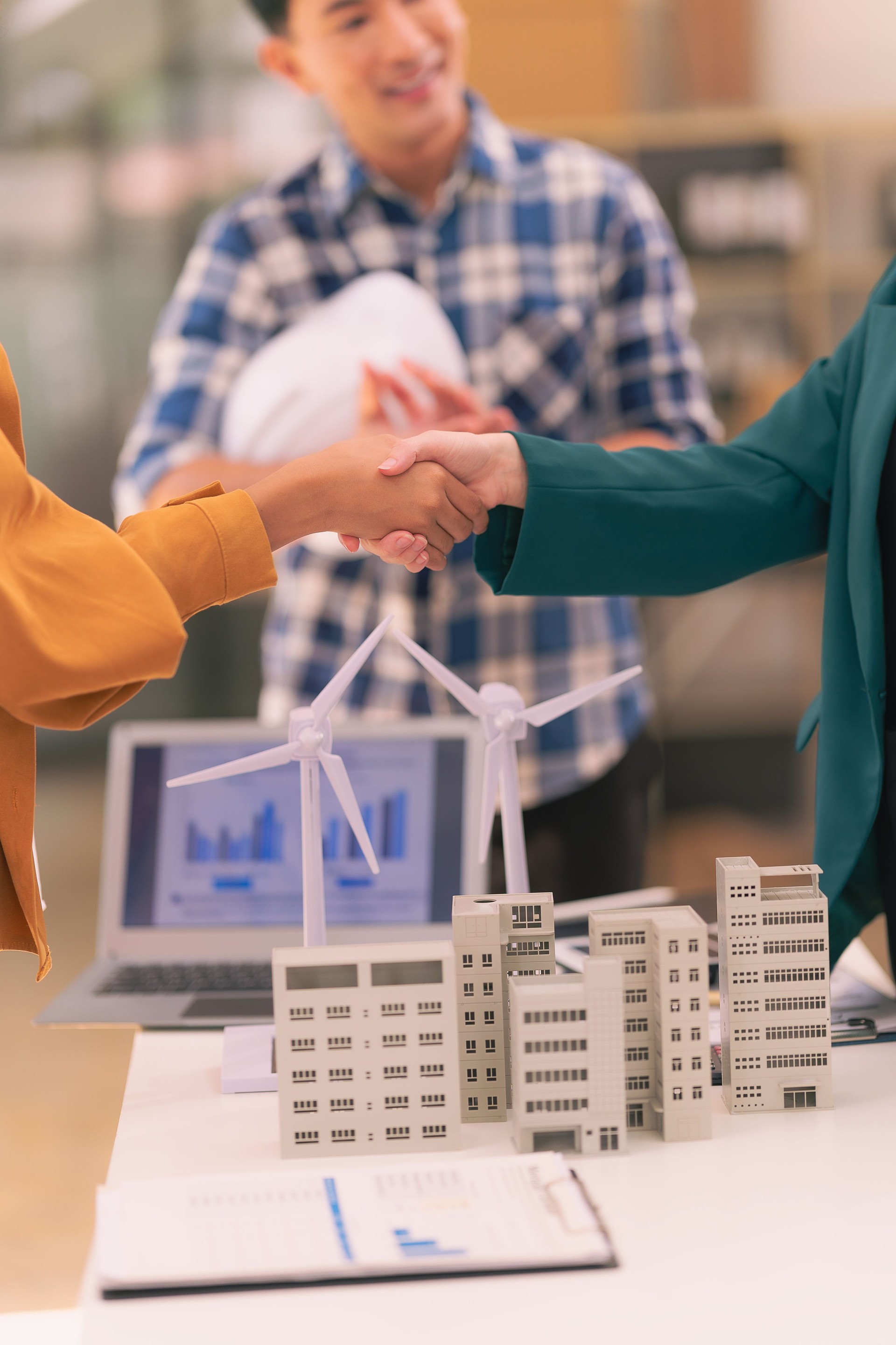 Architects and engineers meet contractors, join hands to support contractors and partner in real estate concept maintenance agreements.