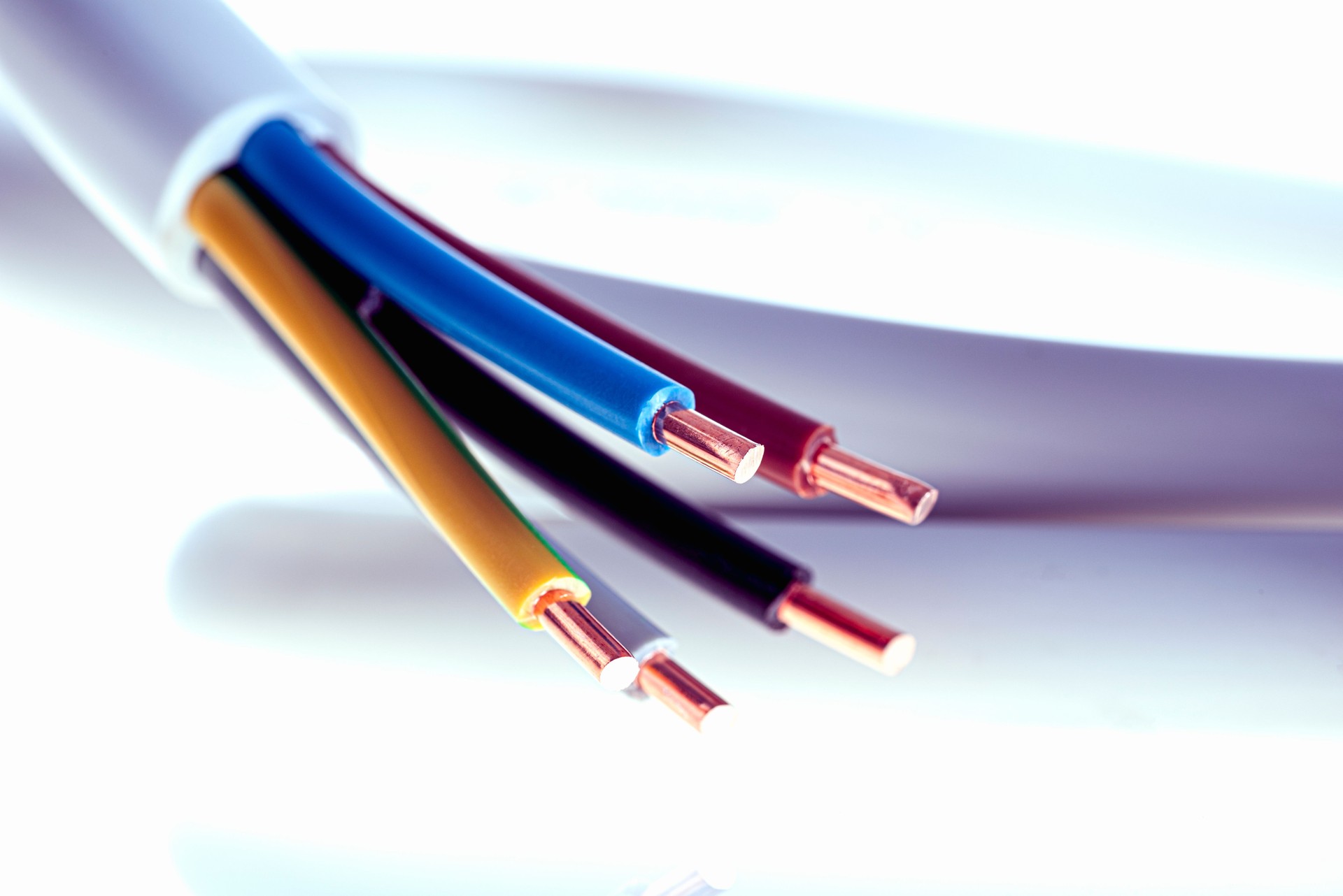 Multi-core copper electrical cable wire used in electrical installations